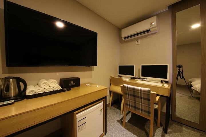 Room 15 of 29