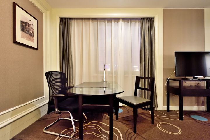 Room 28 of 114