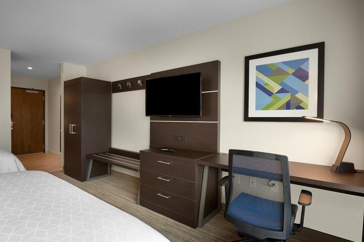 1 King Bed (1 of 4)