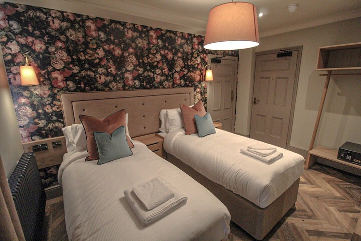 Room 37 of 136