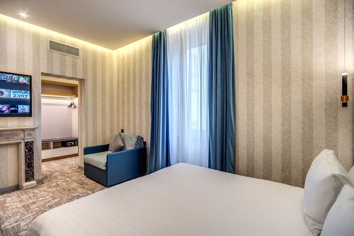 Room 33 of 114