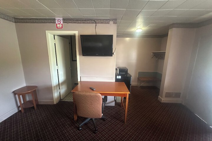 Room 10 of 31