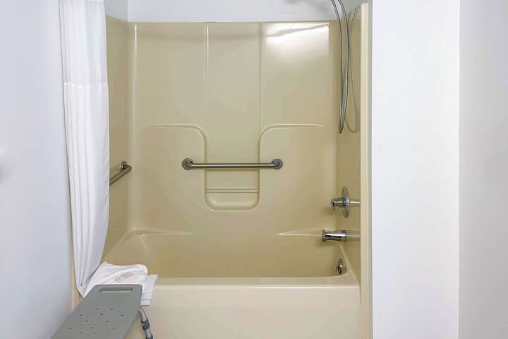 Double Accessible King Size Bed (1 of 16)