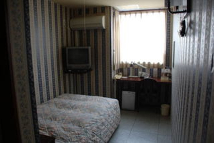 Room 4 of 4