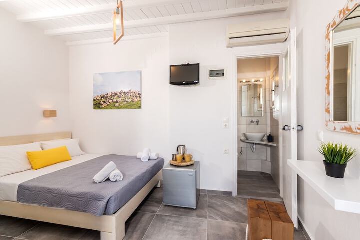 Room 3 of 25