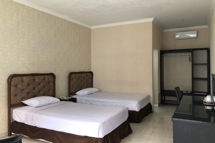 Room 12 of 22