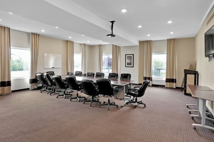 Business Center 37 of 40