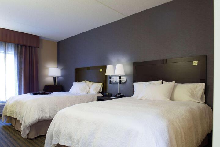 2 Queen Beds (3 of 8)