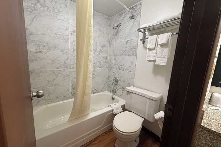 Relax Inn & Suites in Mattoon, IL