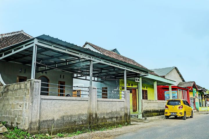 OYO Life 92222 Sahabat Kost Syariah Pacitan