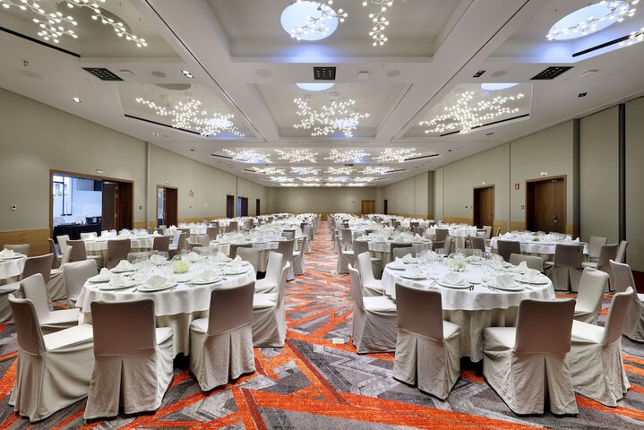 Ballroom/Hall 117 of 140