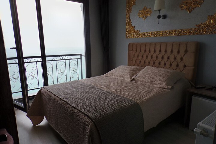 Room 13 of 22