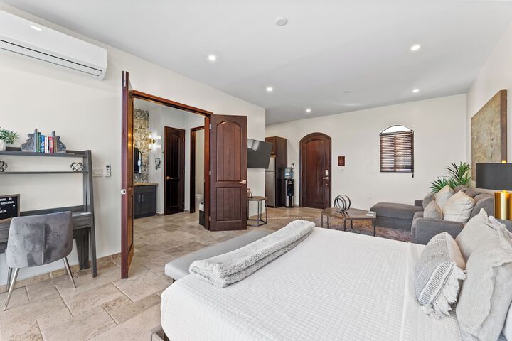 Room 2 of 65