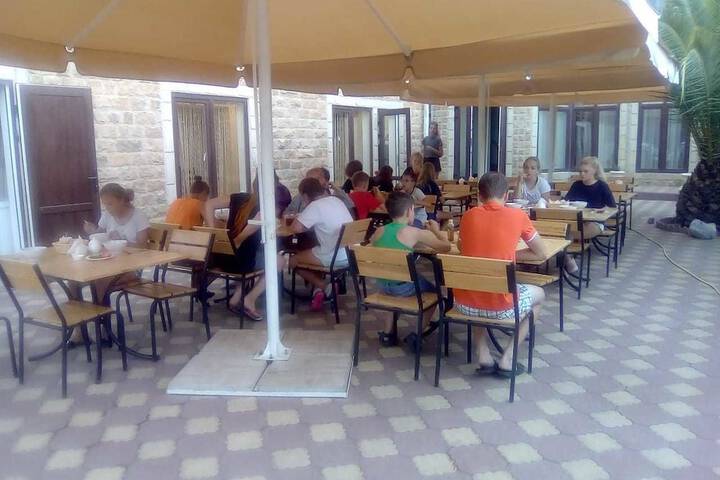 Dining 5 of 27