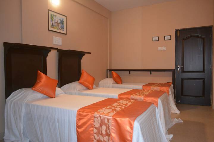 Room 9 of 37