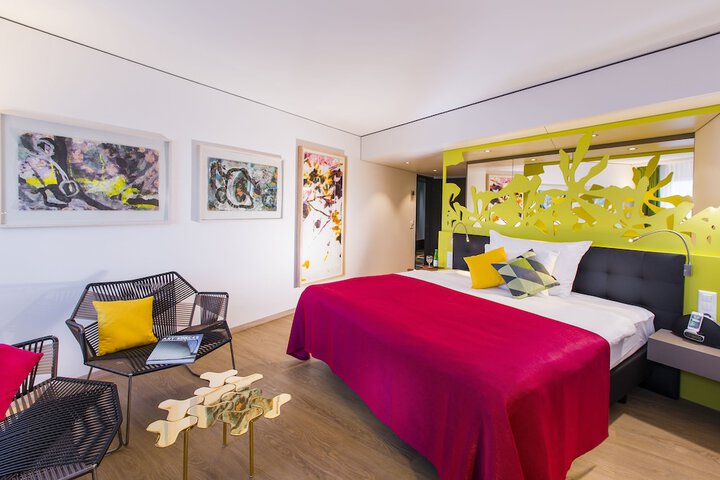 Room 4 of 85