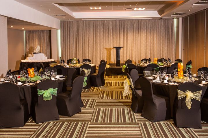 Ballroom/Hall 83 of 113