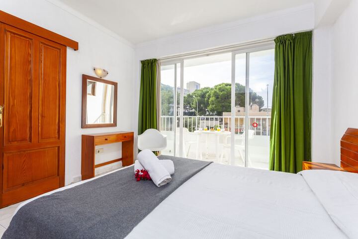 Room 4 of 27