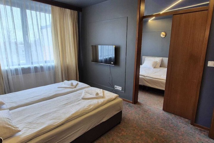 Room 28 of 84