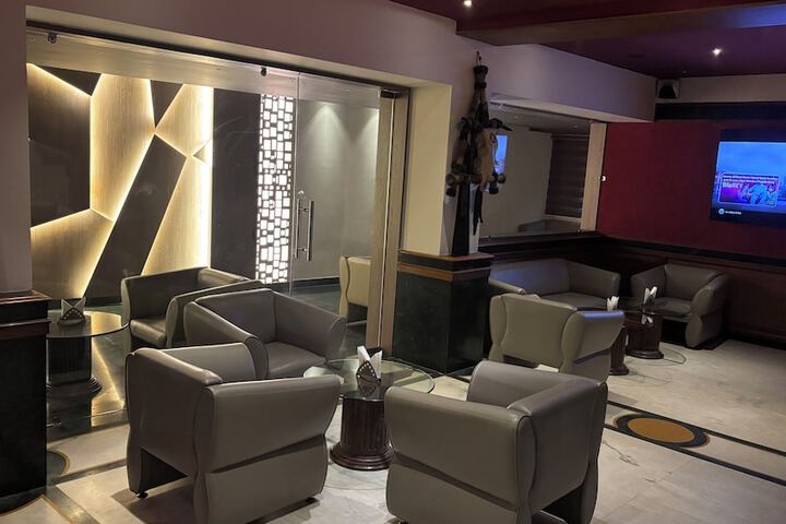 Lounge 46 of 50