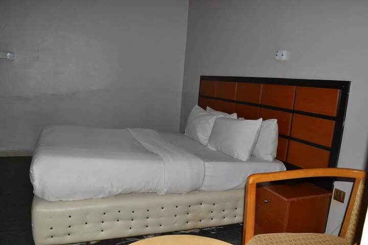 Room 14 of 30