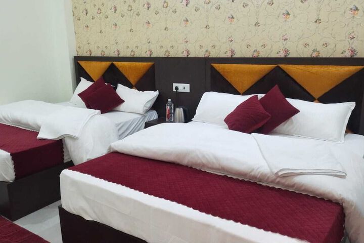Room 4 of 10