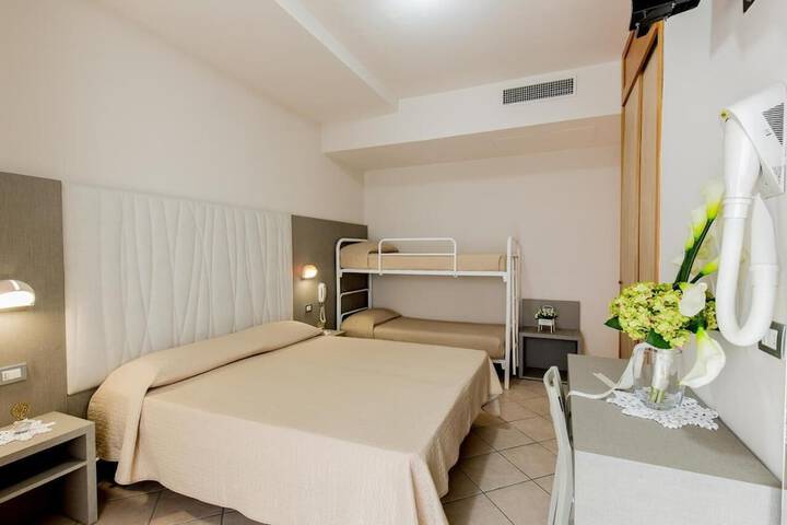 Room 6 of 13