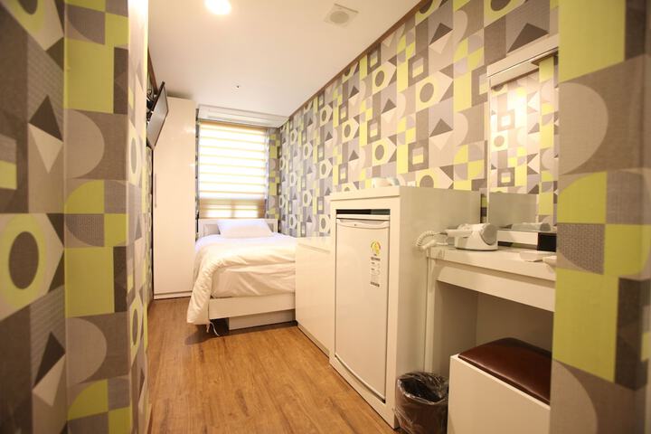 Room 4 of 46
