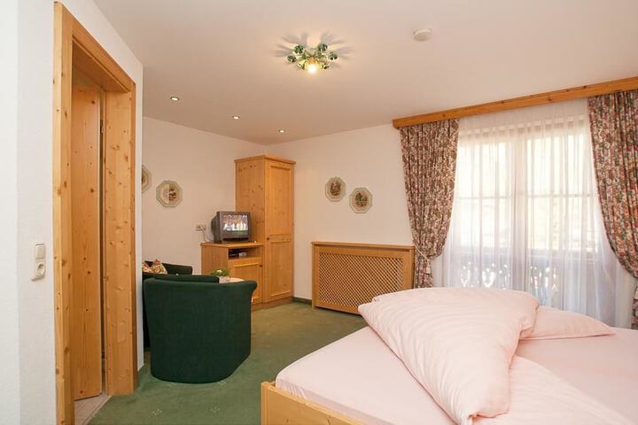 Room 8 of 12