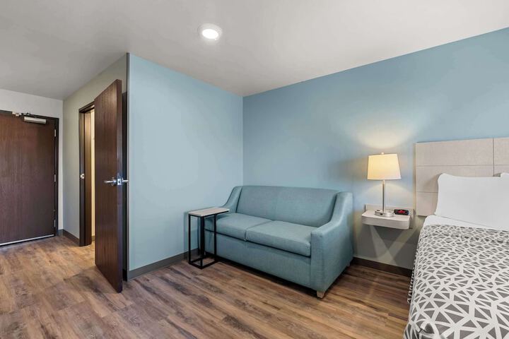 1 Queen Bed Suite (18 of 22)