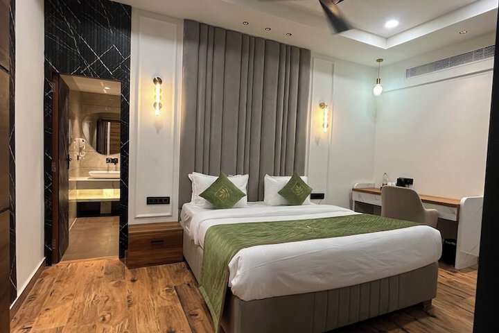 Room 8 of 31