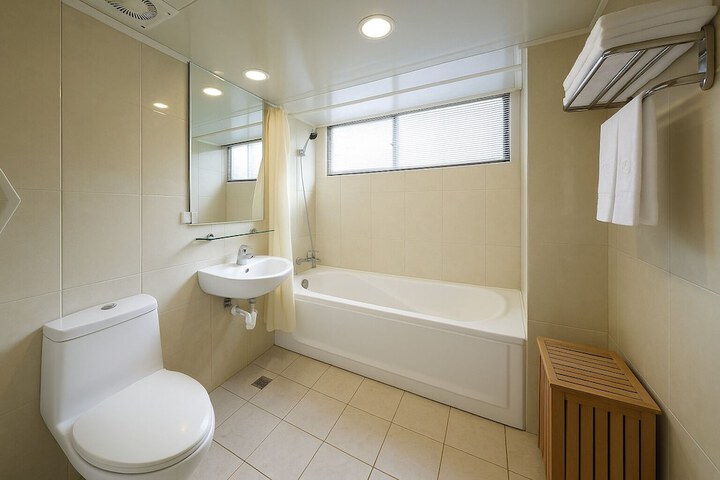 Room 15 of 24