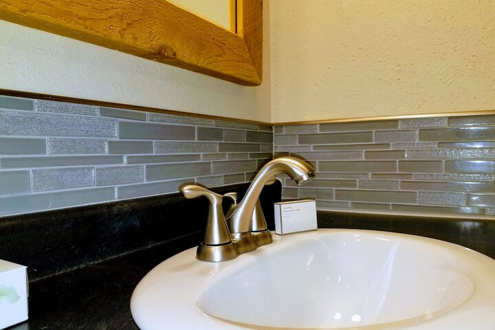 Bathroom sink