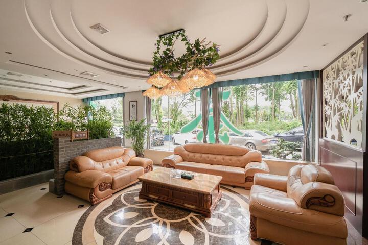 Xinyue Yijia Hotel
