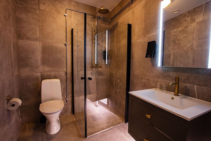 Room 6 of 28