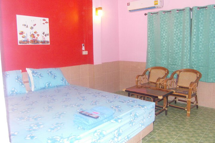 Room 4 of 79