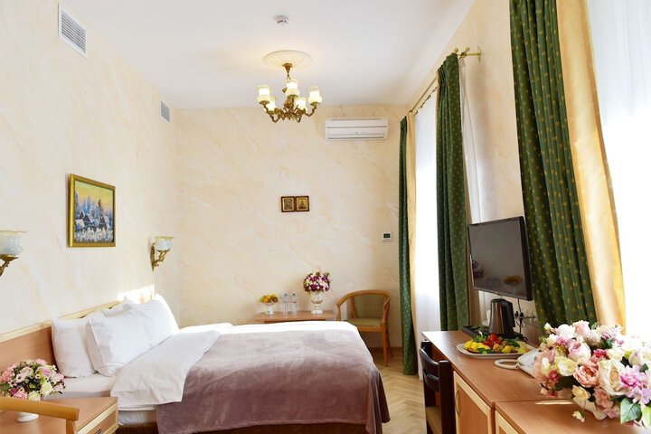 Room 10 of 68