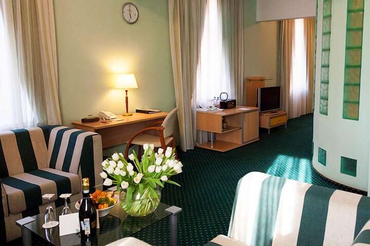 Room 14 of 118