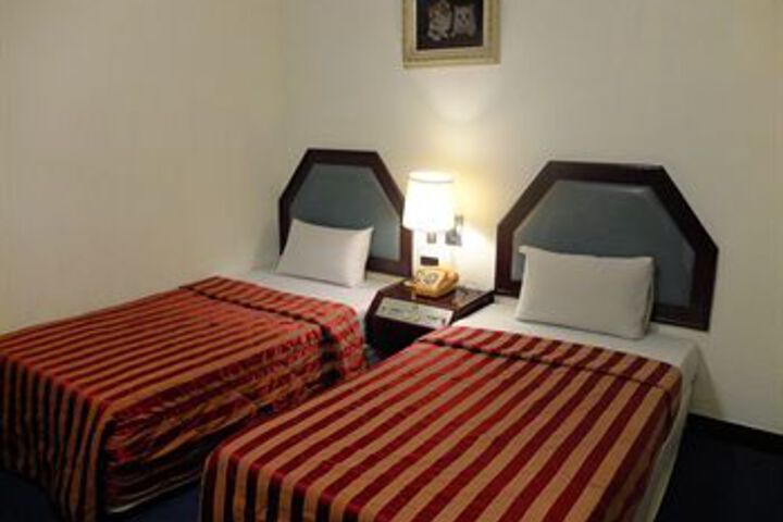 Room 5 of 19