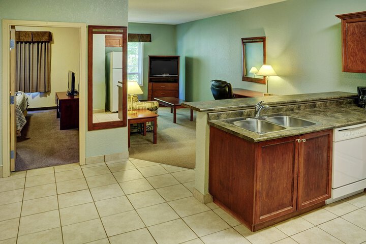 Deep soaking bathtub