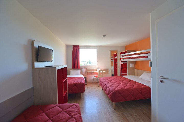 Room 8 of 73