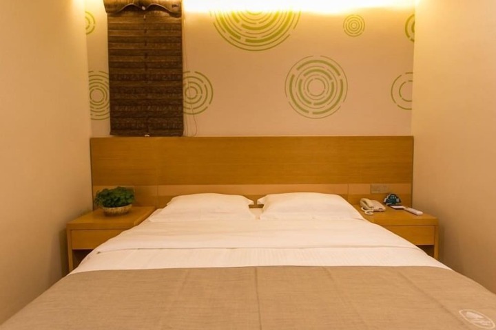 Room 3 of 52