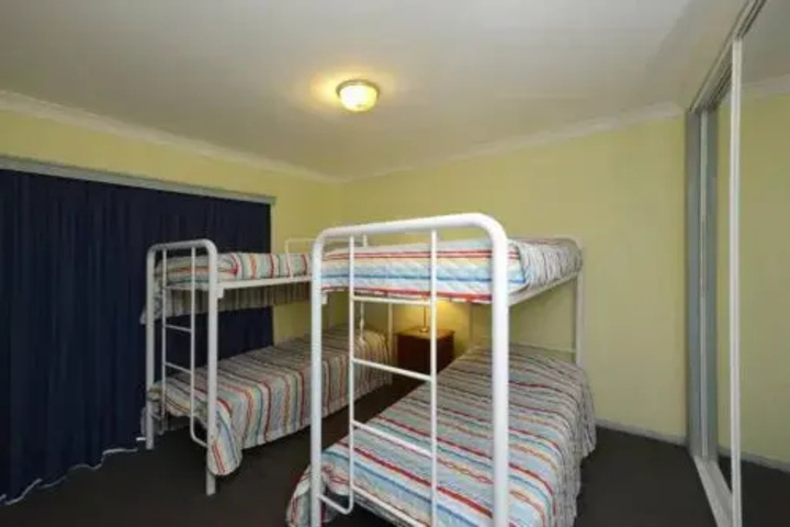 Room 5 of 11