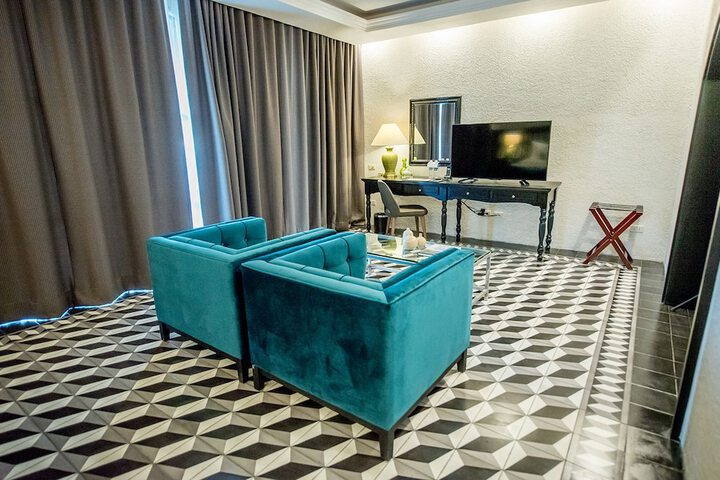 Room 16 of 36
