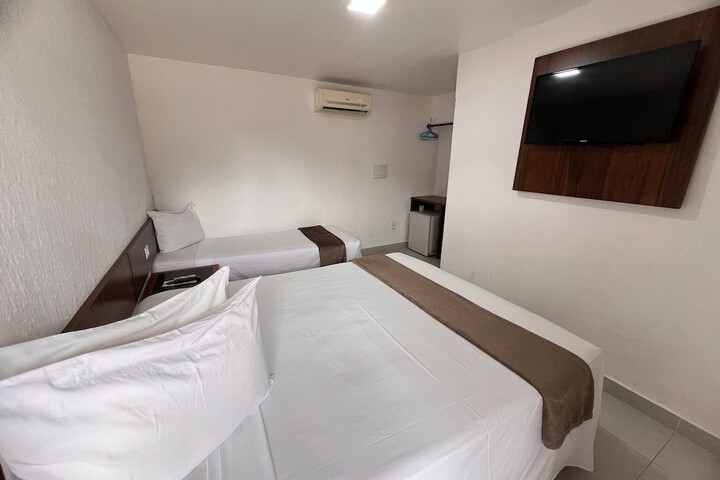 Room 17 of 49