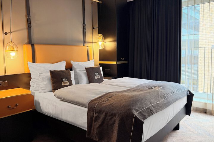 Room 10 of 48
