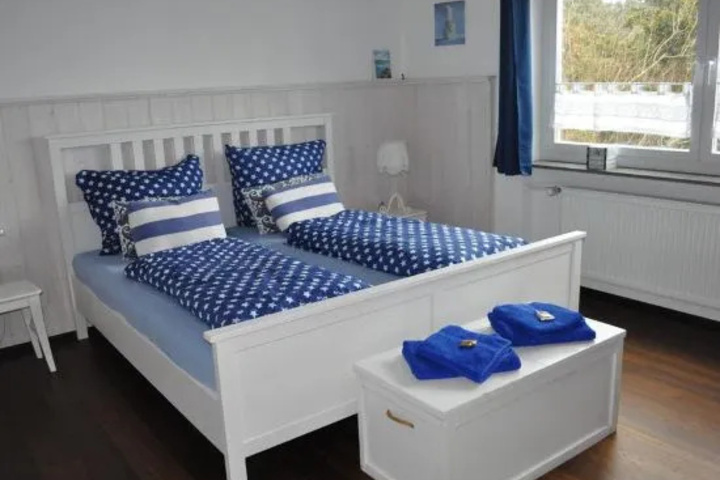Room 4 of 6