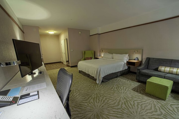 Room 10 of 36