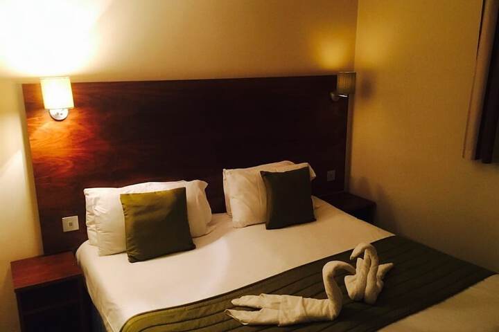 Room 5 of 28