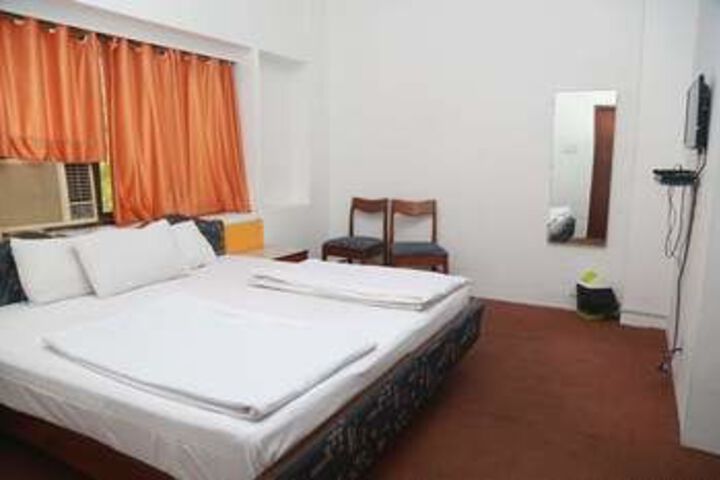 Room 15 of 42